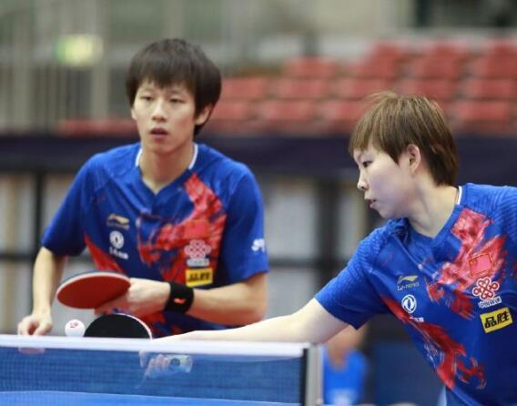 球迷们欢欣 球迷们欢欣