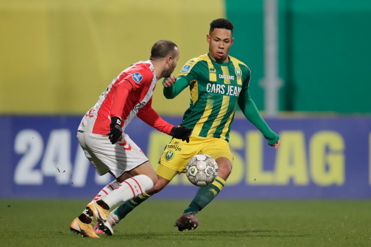 赖某一球员 赖某一球员