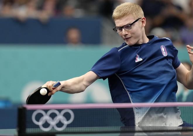 紧随其后的 紧随其后的